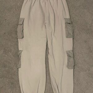 Women’s Cream Cargo sweatpants.